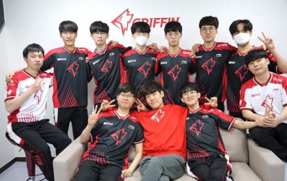 欧联：英格兰曼彻斯特联队2比1险胜苏格兰流浪者队.