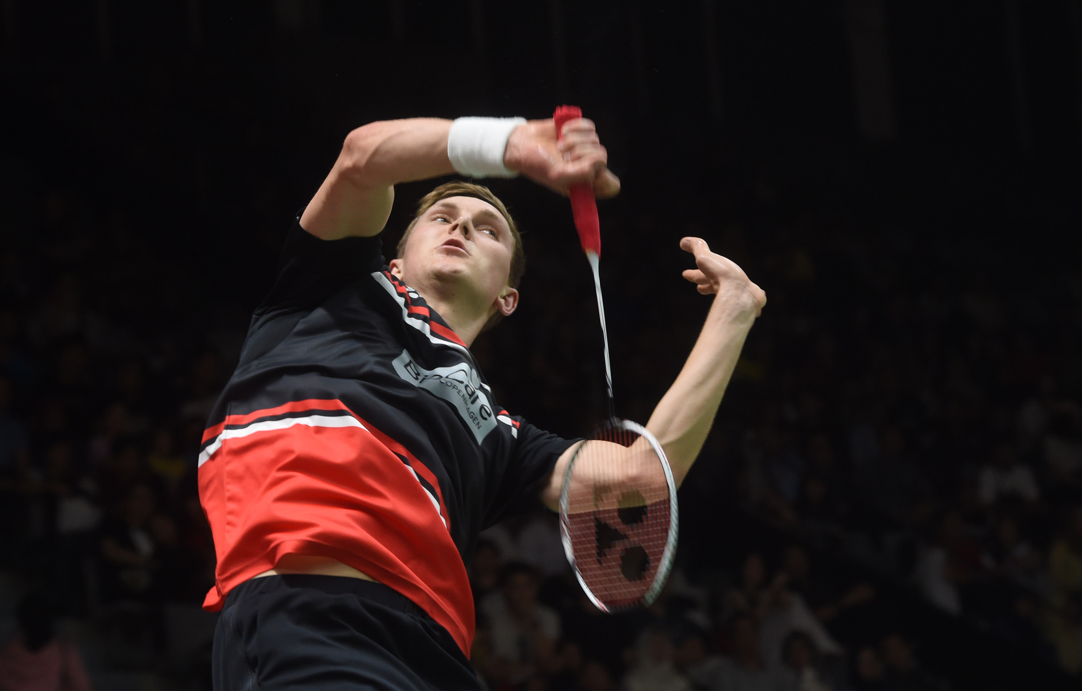 中保持与队 中保持与队