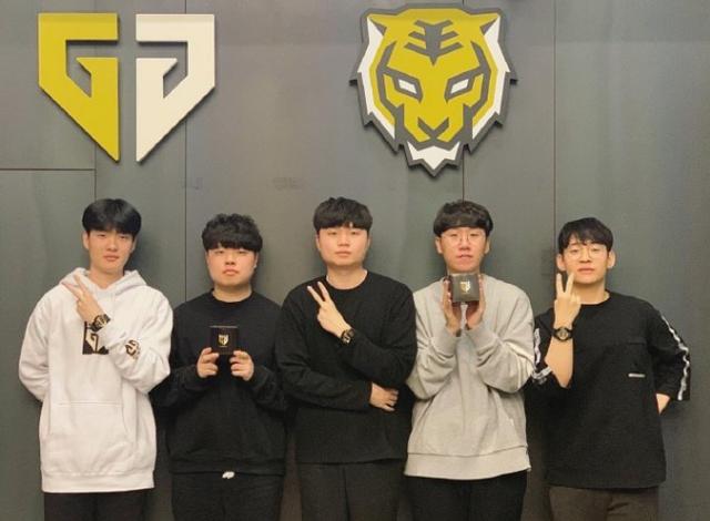 狭路相逢 狭路相逢