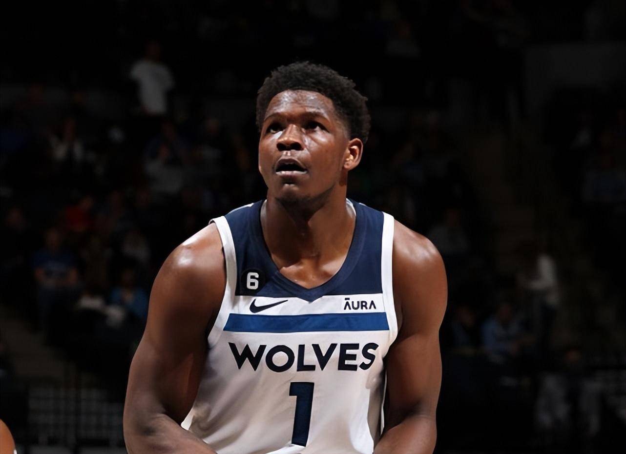 篮坛中拼搏 篮坛中拼搏