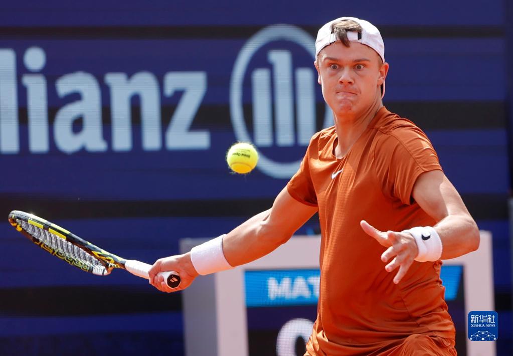 酋长航空与 酋长航空与