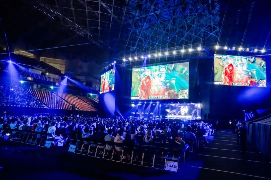 随之波动